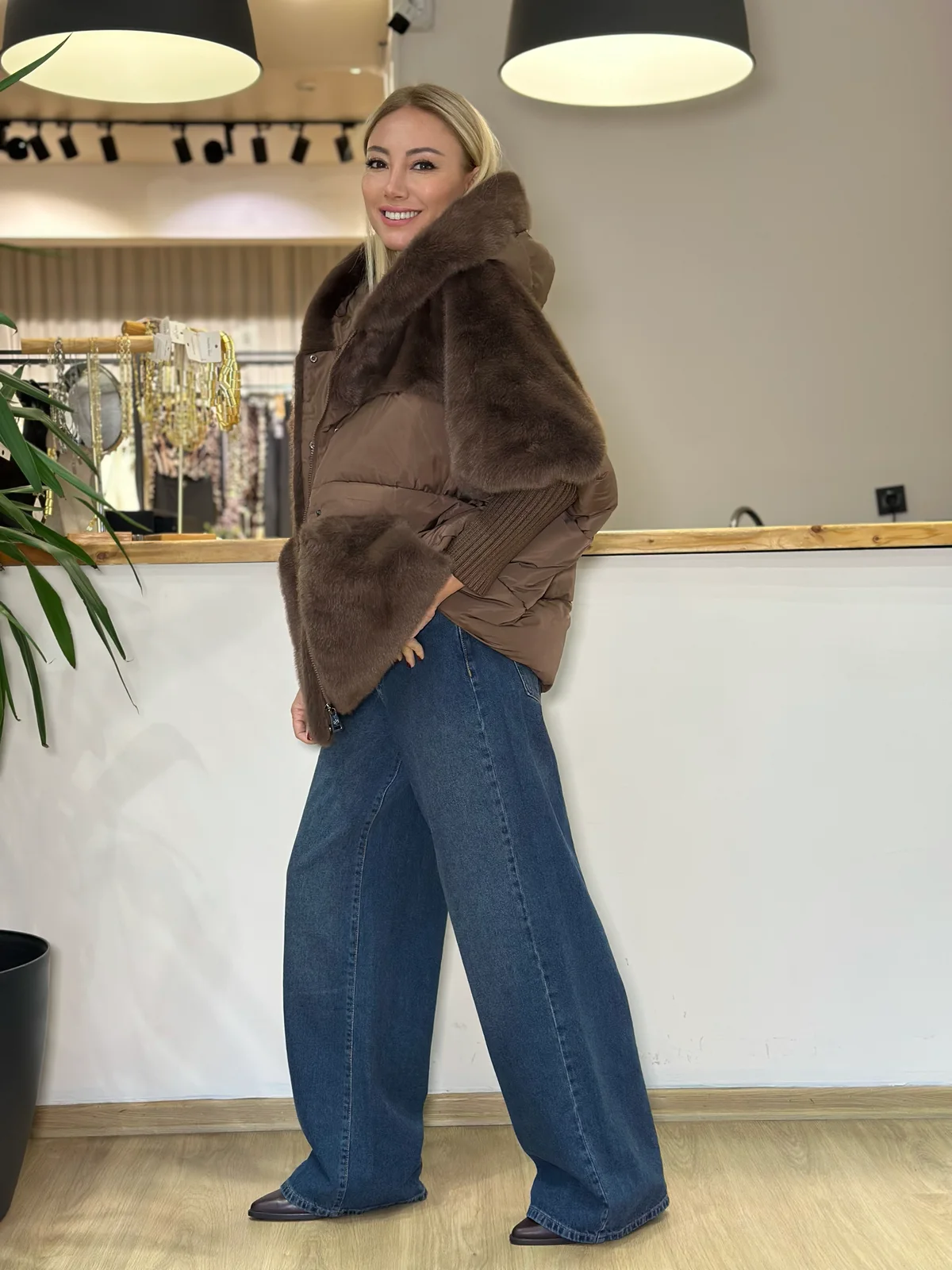 Gigi Kürk Detaylı Kahve Mont Askı00467 - ₺6.599,99 | ASKI BOUTIQUE Balat Gigi Kürk Detaylı Kahve Mont Askı00467 Mont - Detay Görseli 3 | ASKI BOUTIQUE Balat
