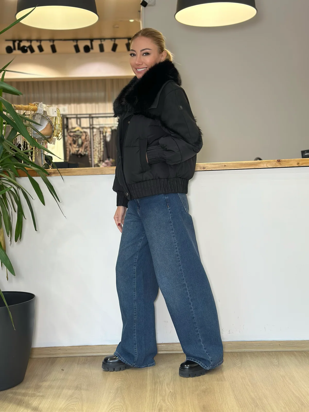 Hailey Siyah Kürk Detaylı Mont Askı00470 - ₺6.599,99 | ASKI BOUTIQUE Balat Hailey Siyah Kürk Detaylı Mont Askı00470 Mont - Detay Görseli 3 | ASKI BOUTIQUE Balat