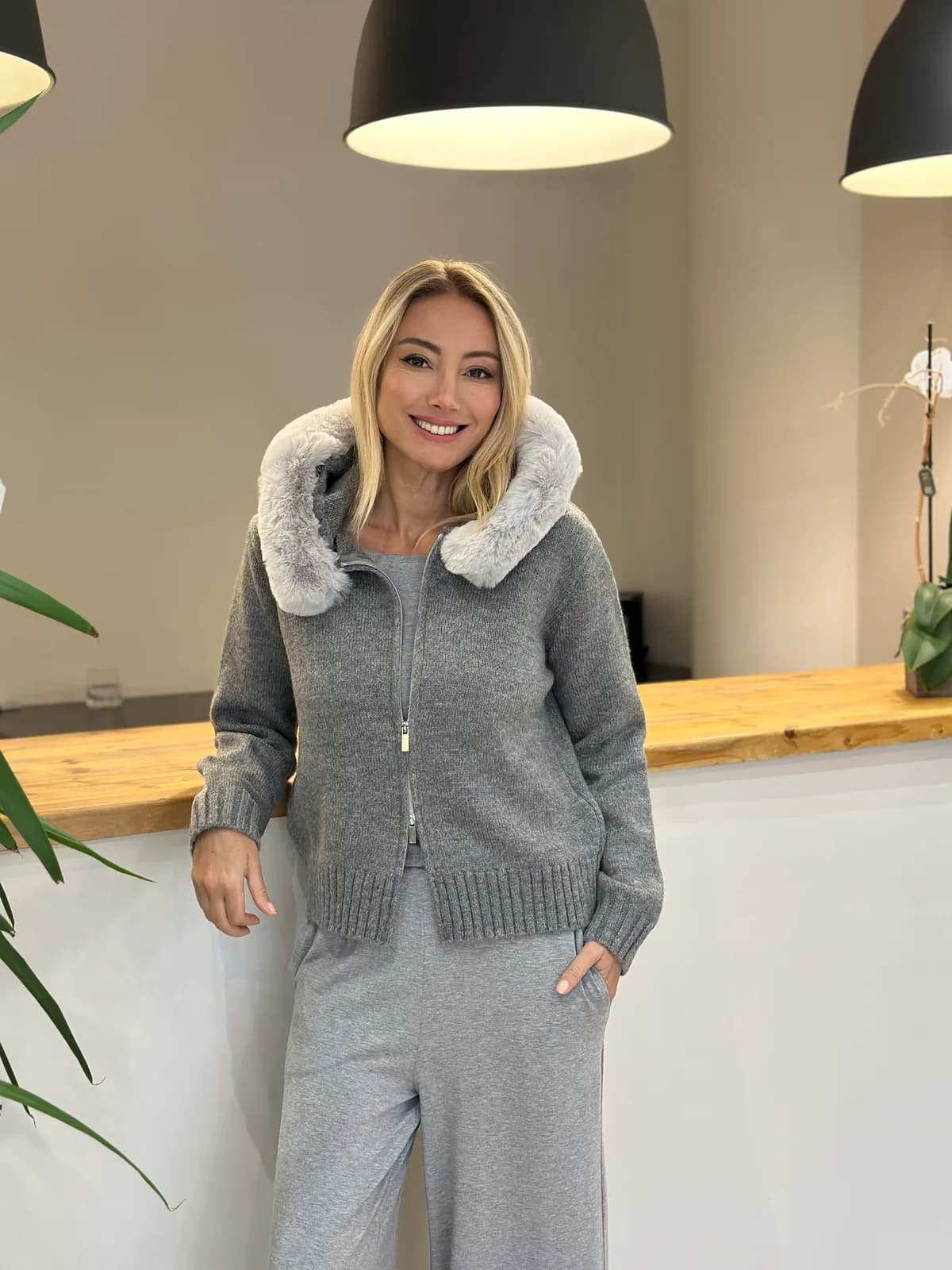 Victoria Tüylü Hırka Askı00460
