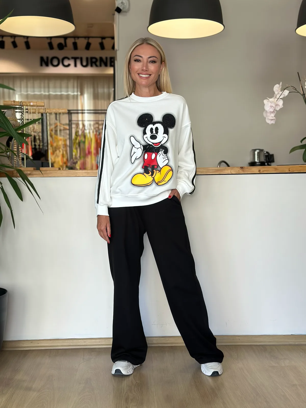 Beyaz Siyah Şeritli Mickey Sweat Askı00296 - ₺1.199,99 | ASKI BOUTIQUE Balat Beyaz Siyah Şeritli Mickey Sweat Askı00296 Sweatshirt - Detay Görseli 3 | ASKI BOUTIQUE Balat