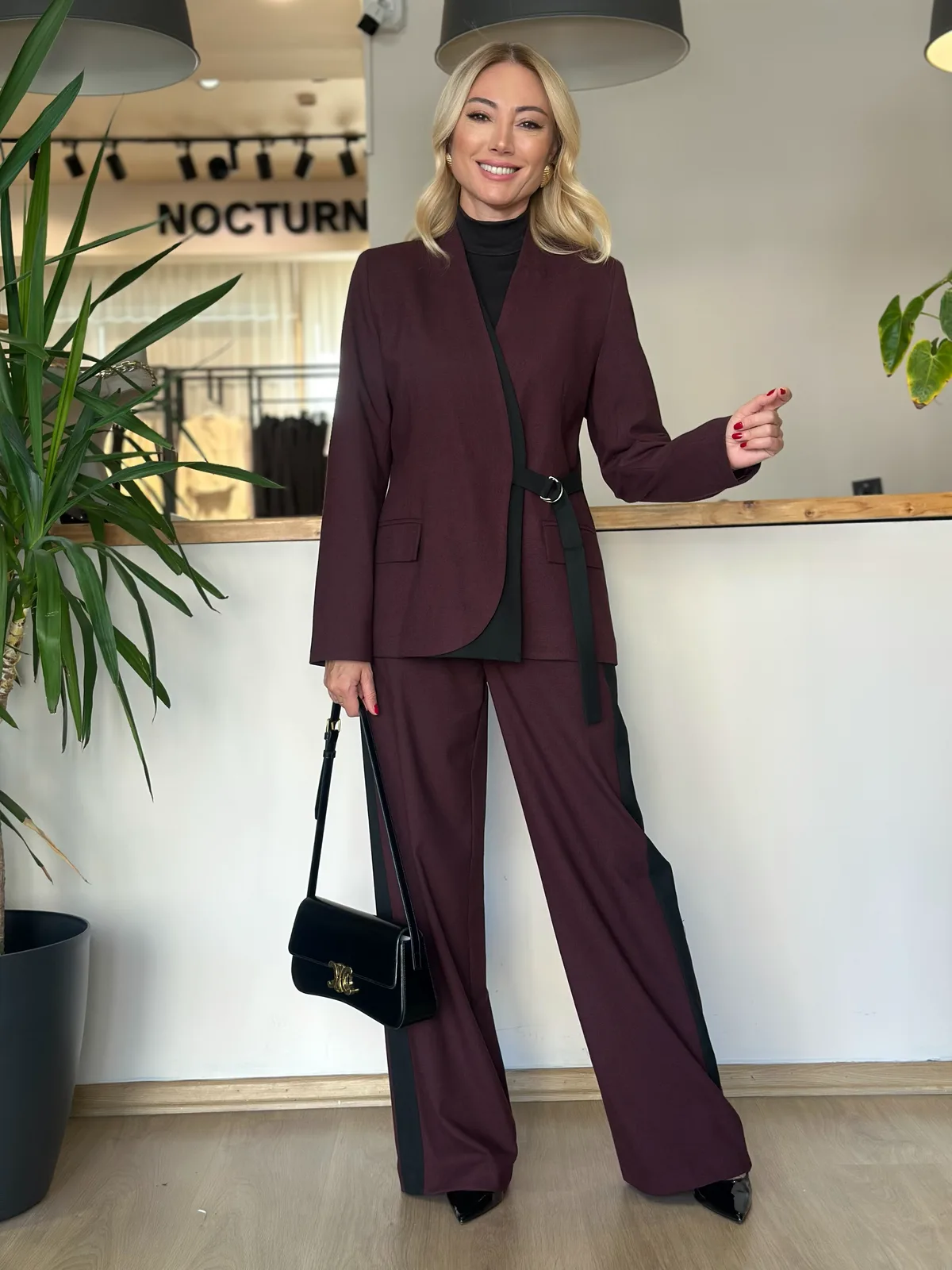BGN Workshop Şerit Detaylı Bordo Pantolon Askı00142 - ₺1.500 | ASKI BOUTIQUE Balat BGN Workshop Şerit Detaylı Bordo Pantolon Askı00142 Pantolon | ASKI BOUTIQUE Balat