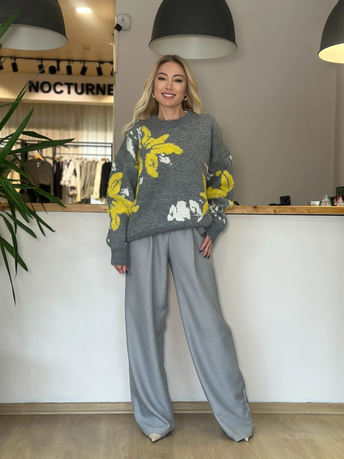 Gri Sarı Geçişli Şık Kazak Askı00456 - ₺1.469,99 | ASKI BOUTIQUE Balat Gri Sarı Geçişli Şık Kazak Askı00456 Kazak - Detay Görseli 3 | ASKI BOUTIQUE Balat