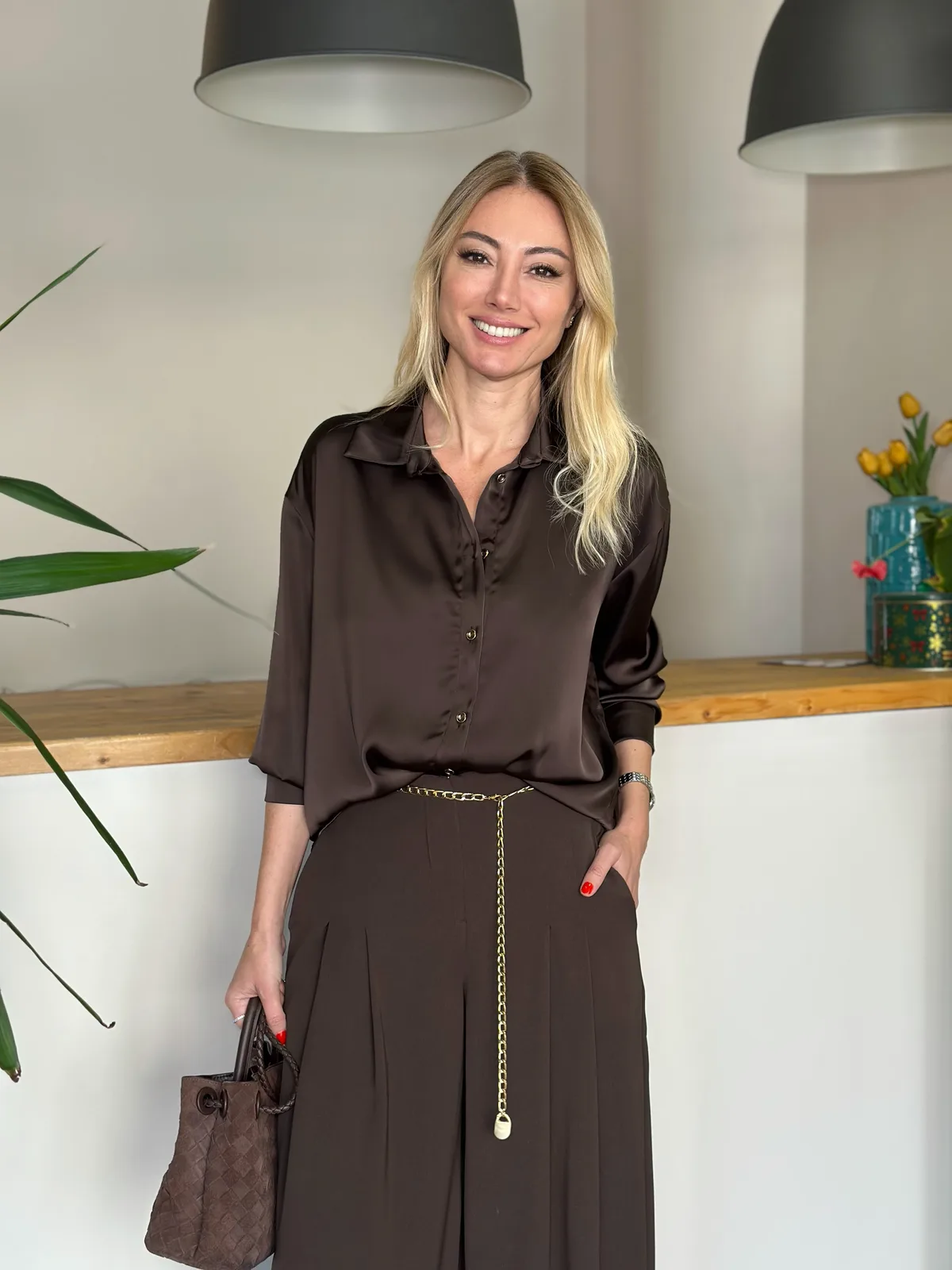 Kahve Saten Gömlek Askı00203 - ₺1.259,99 | ASKI BOUTIQUE Balat Kahve Saten Gömlek Askı00203 Gömlek & Top (Özel Butik Kumaş) - Butik Modeli | ASKI BOUTIQUE Balat