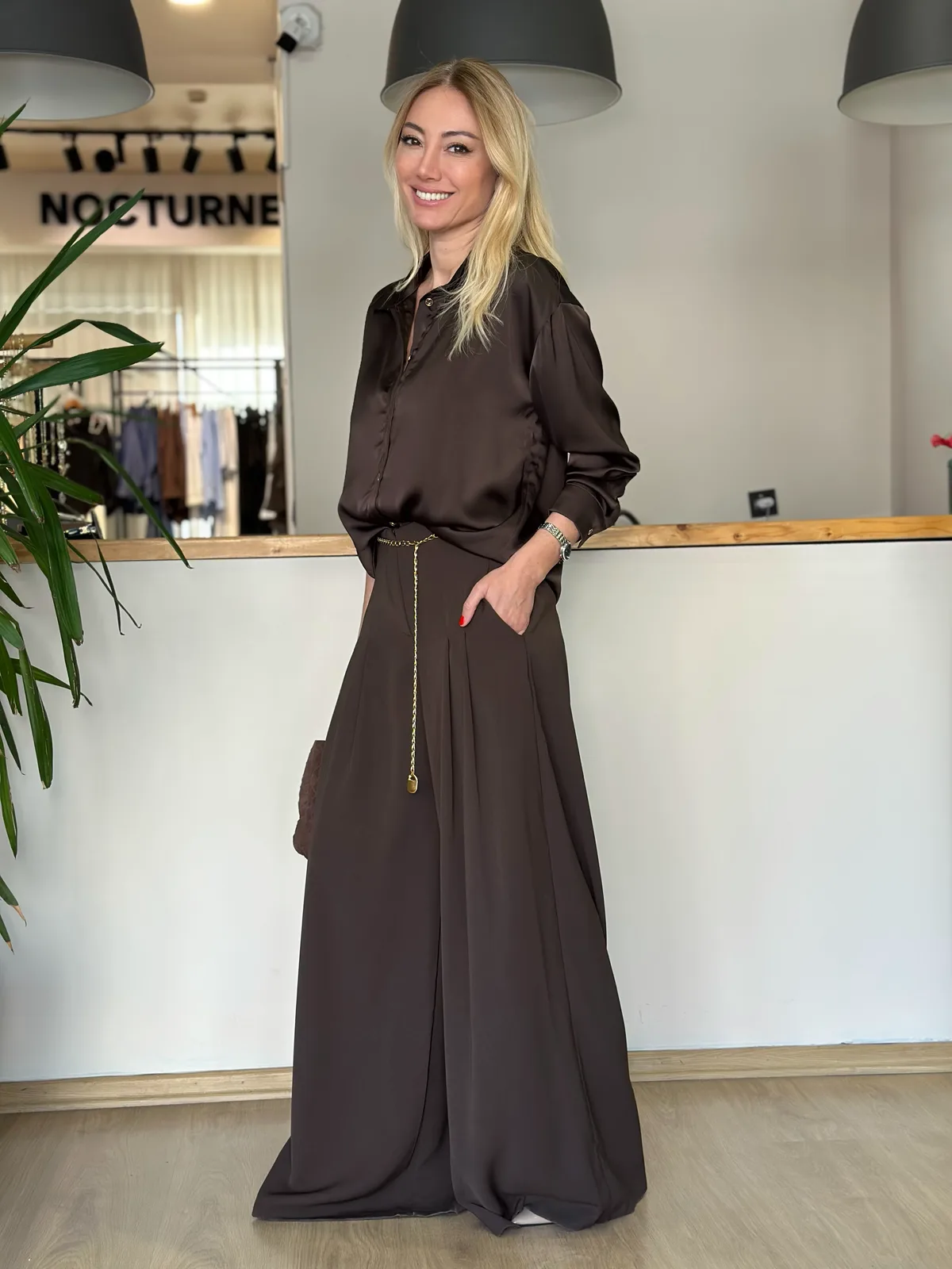 Pervazlı Çift Piliseli Kahve Pantolon Askı00204 - ₺1.679,99 | ASKI BOUTIQUE Balat Pervazlı Çift Piliseli Kahve Pantolon Askı00204 Pantolon - Detay Görseli 3 | ASKI BOUTIQUE Balat