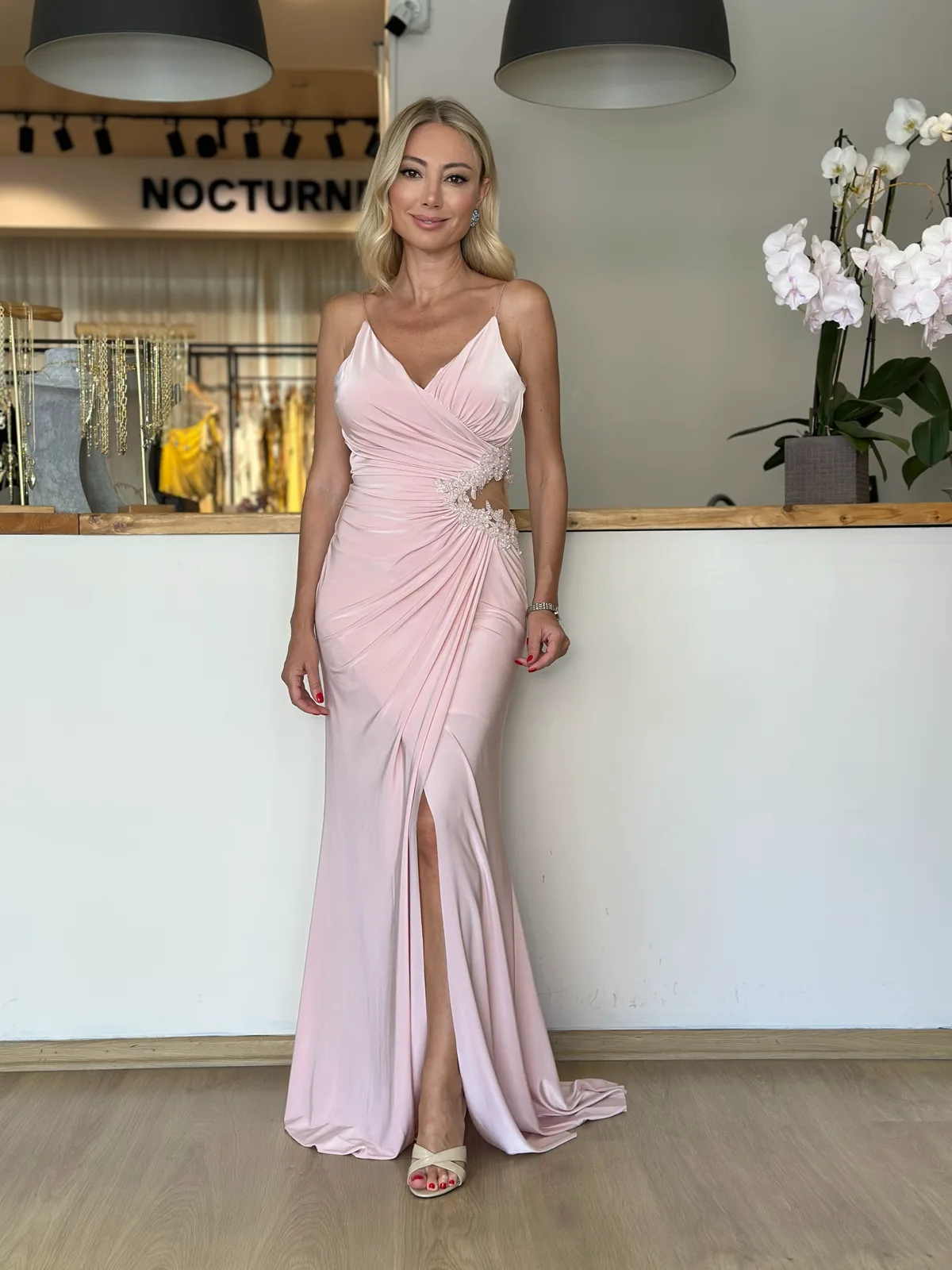 Sandy Kumaş Pudra Tasarım Elbise Askı00250 - ₺6.999,99 | ASKI BOUTIQUE Balat Sandy Kumaş Pudra Tasarım Elbise Askı00250 Elbise | ASKI BOUTIQUE Balat
