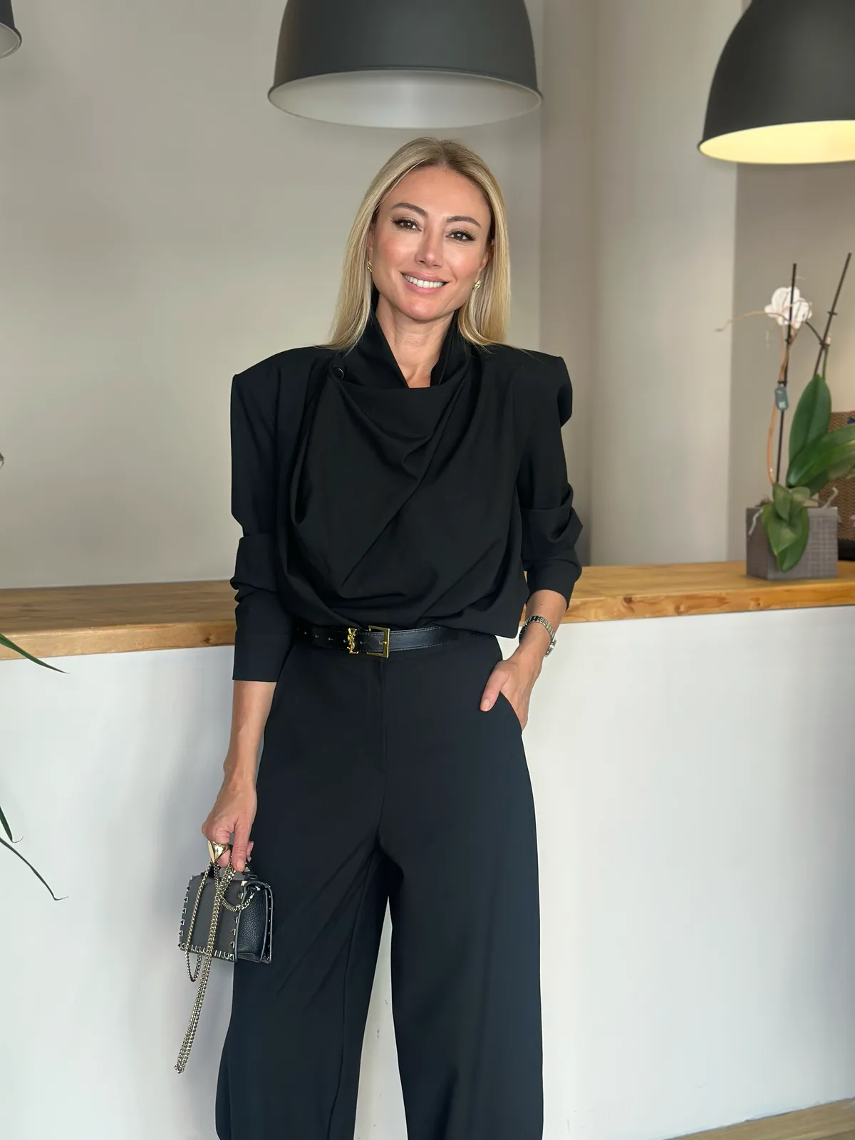 Siyah Berlin Takım Askı00433 - ₺3.059,99 | ASKI BOUTIQUE Balat Siyah Berlin Takım Askı00433 Takım - Detay Görseli 4 | ASKI BOUTIQUE Balat