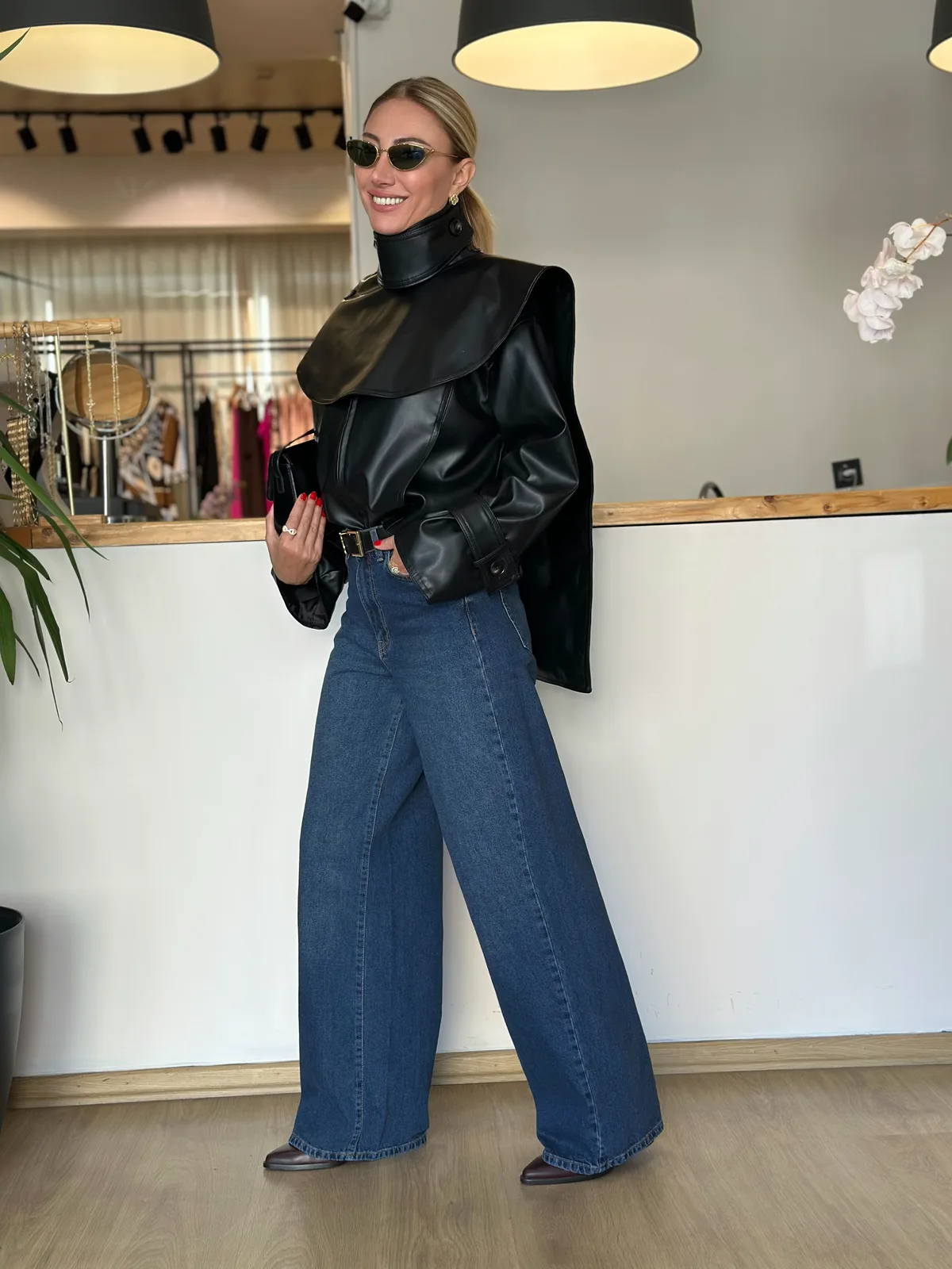 Siyah Modern Deri Şal Detaylı Ceket Askı00363 - ₺3.519,99 | ASKI BOUTIQUE Balat Siyah Modern Deri Şal Detaylı Ceket Askı00363 Ceket - Detay Görseli 4 | ASKI BOUTIQUE Balat