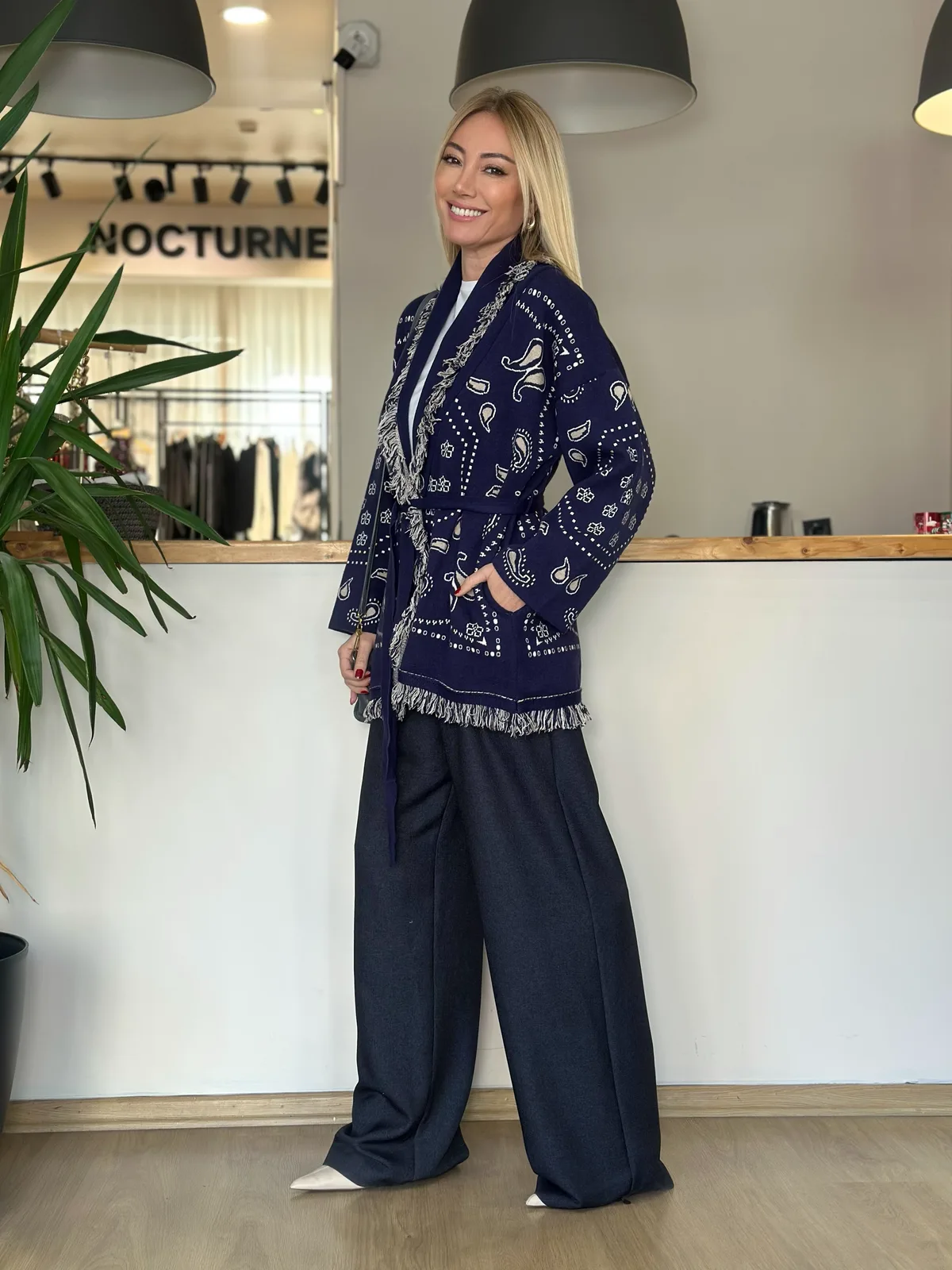 Yüksek Bel Lacivert Palazzo Pantolon Askı00393 - ₺1.499,99 | ASKI BOUTIQUE Balat Yüksek Bel Lacivert Palazzo Pantolon Askı00393 Pantolon - Detay Görseli 3 | ASKI BOUTIQUE Balat