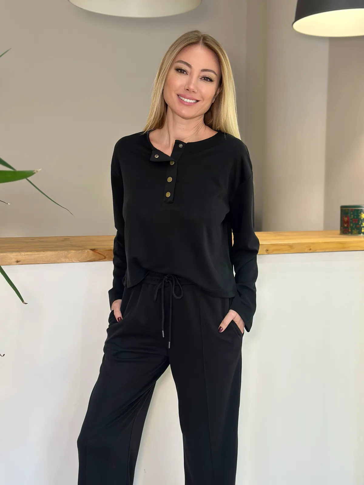 Yumuşak Doku Çıtçıtlı Siyah Takım Askı008 - ₺2.099,99 | ASKI BOUTIQUE Balat Yumuşak Doku Çıtçıtlı Siyah Takım Askı008 Takım - Detay Görseli 3 | ASKI BOUTIQUE Balat
